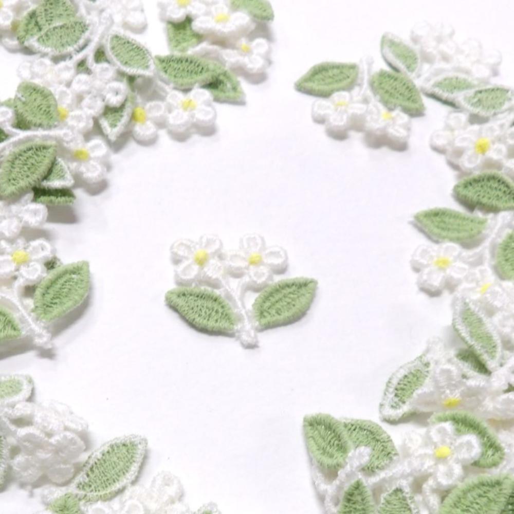 100 Small Sew On White Embroidered Daisy Flower Design Motifs With Green Leaves Size 20mm x 22mm Clearance