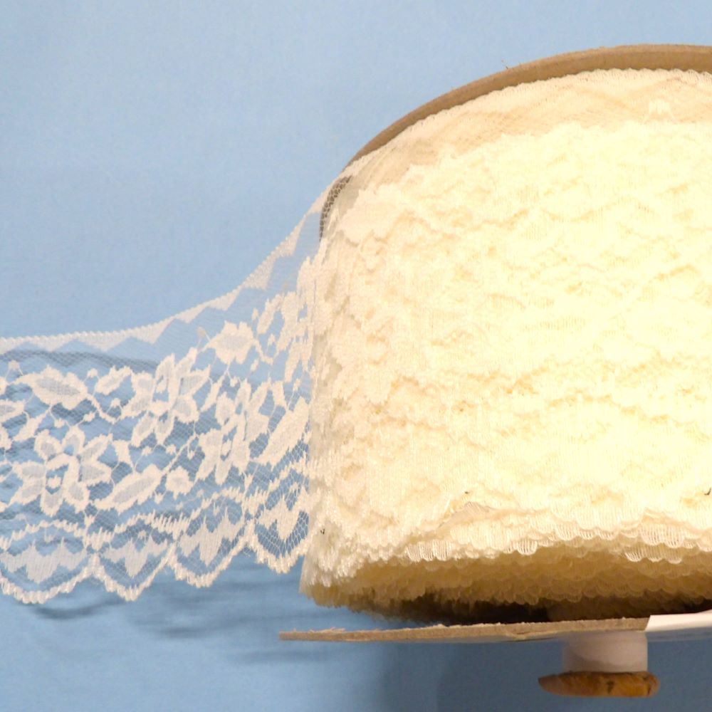 50 Metre Reel Of Floral Design Ivory Lace 88mm / 3.5 inch Wide Clearance