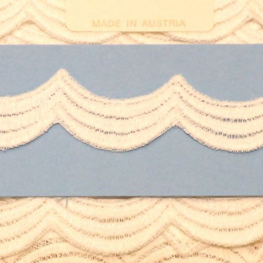 43 Metres Of White Guipure Type Lace Wavy Design 15mm Wide Clearance Made In Austria