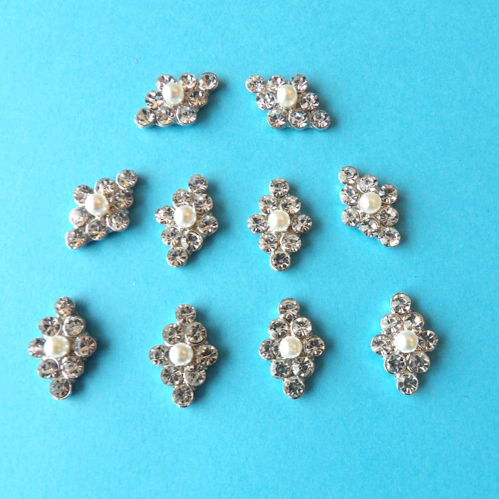 10 Small Dimond shape with sparkly diamantes and pearl metal flat back size 18mm x 11mm clearance