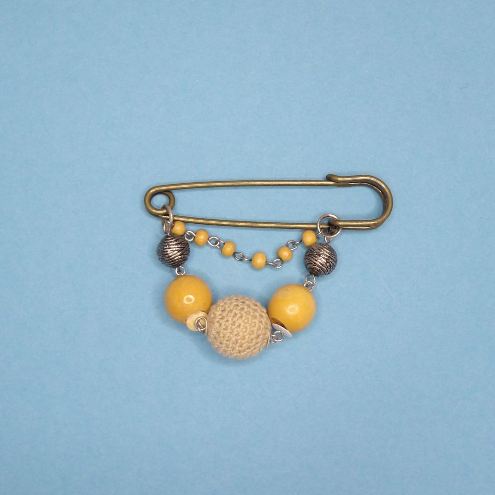 Beaded Kilt Pin Type brooch with fawn and light brown beads size 75mm clearance