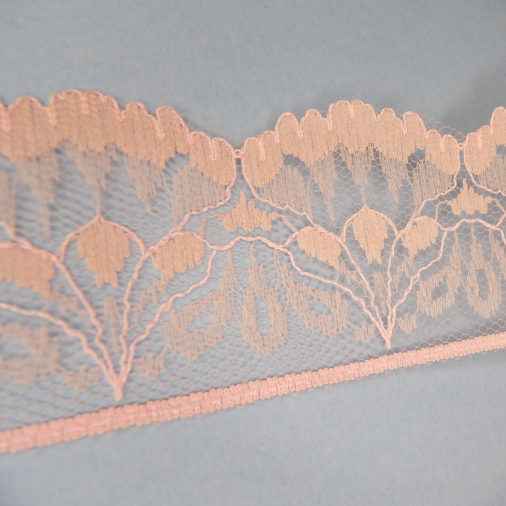 20 metres of pink lace floral design 42mm wide clearance loose in a bag