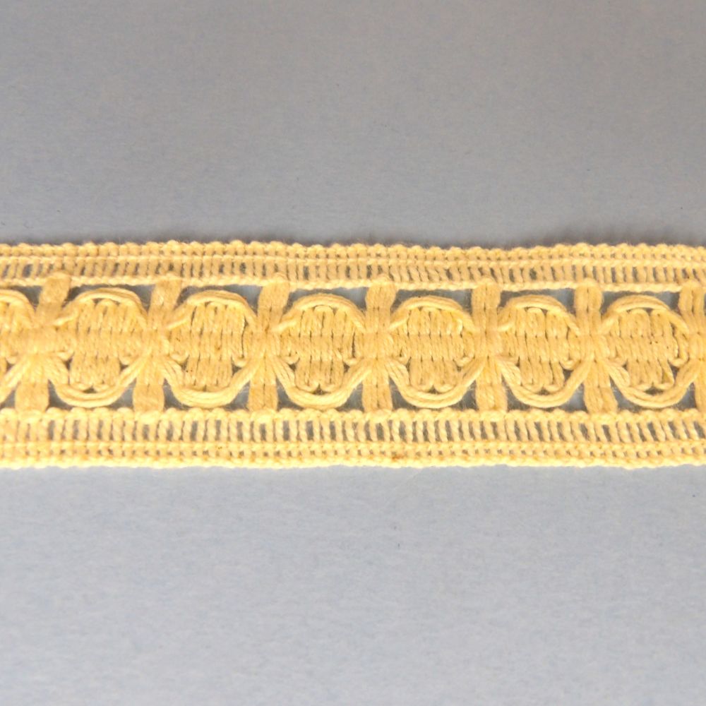 10 metres Of Cream Cotton Type Lace lace With Straight Edges 33mm Wide Loose In A Bag Clearance