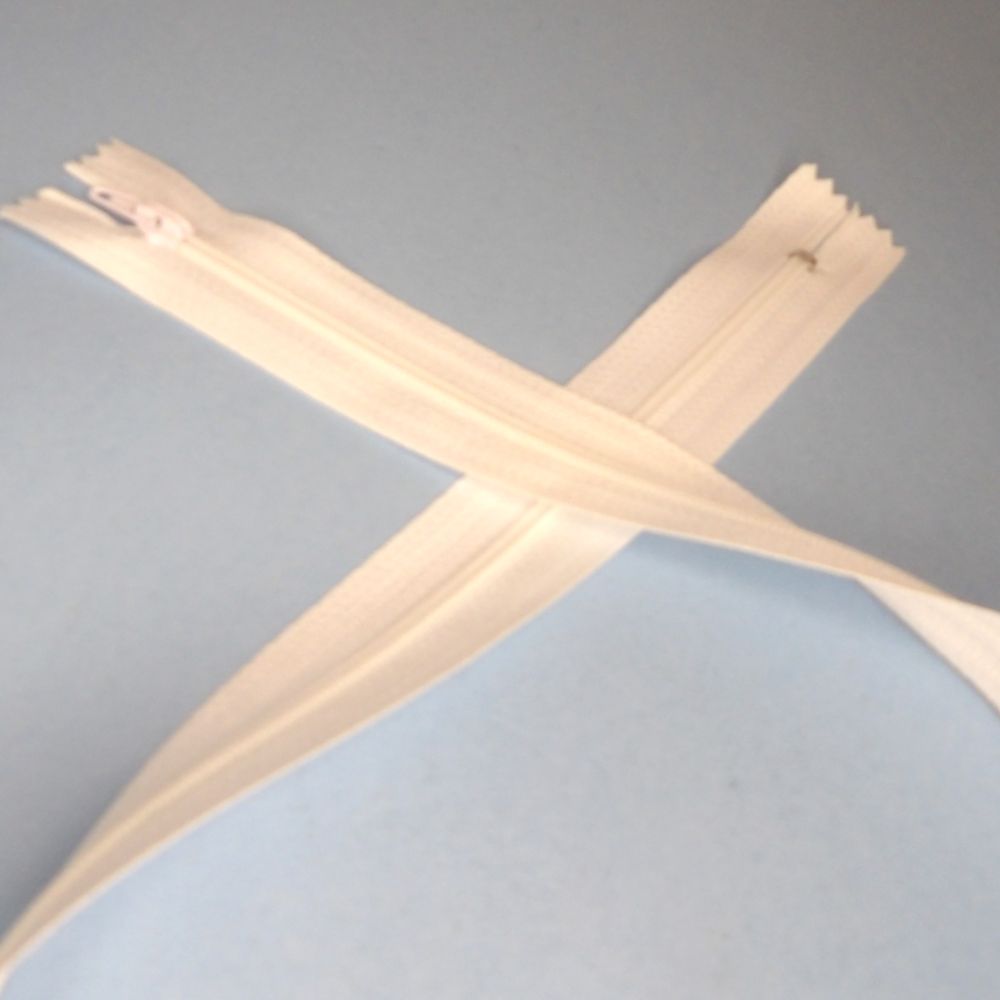 10 Long Closed End Zips White size 61cm / 24 inch