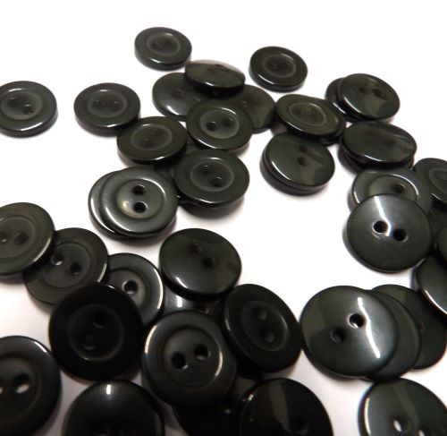 ! Only one lot of 600 dark green 2 hole buttons size 14mm clearance