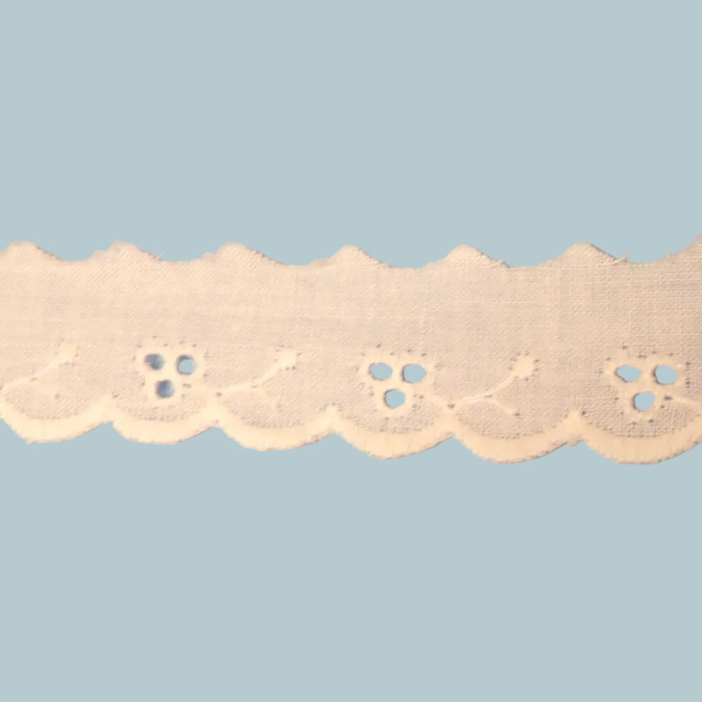 9 Metres Of White Broderie Anglaise Cherry Design 22mm Wide clearance loose in a bag