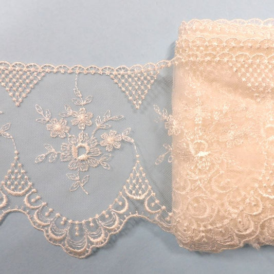 ! Only one 8.5 metres of ivory very fine wedding type lace 12cm clearance