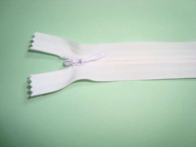 10 Invisible Concealed zips size 23cm / 9 inch choice of colour