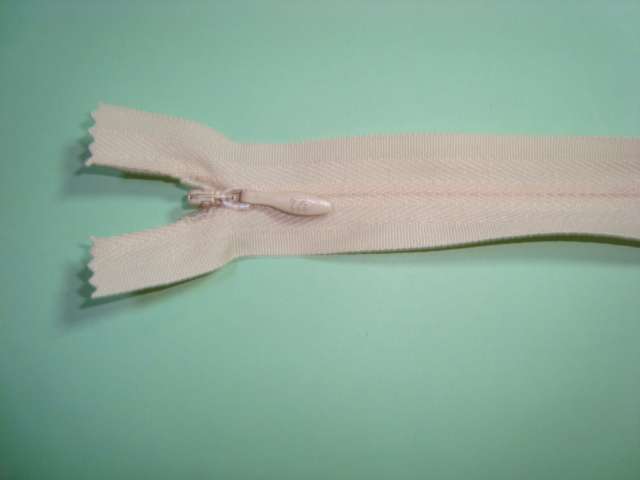 10 Invisible Concealed zips size 23cm / 9 inch choice of colour