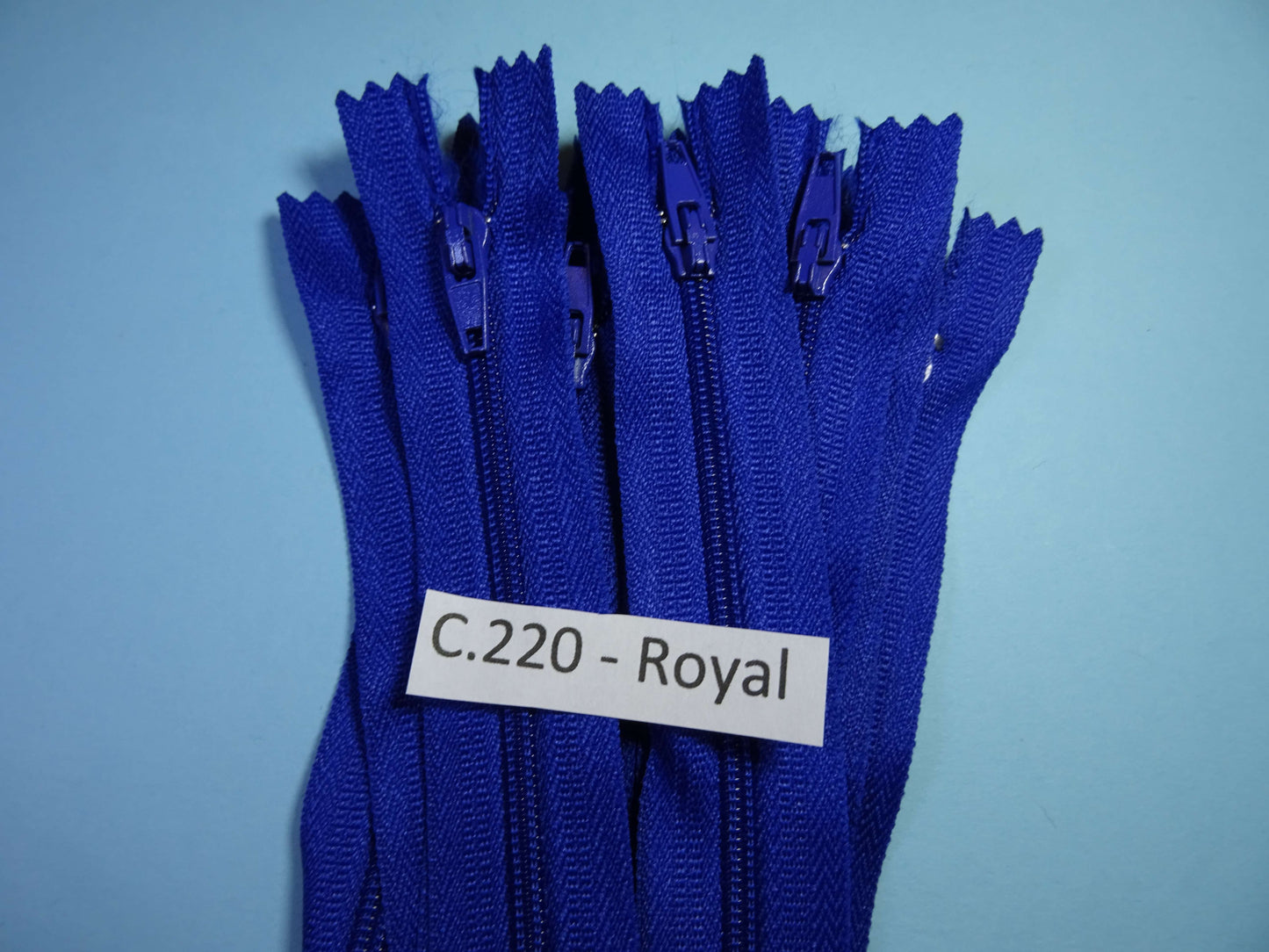 10 Closed End Zips Size 20cm / 8 inch Choice Of Colour