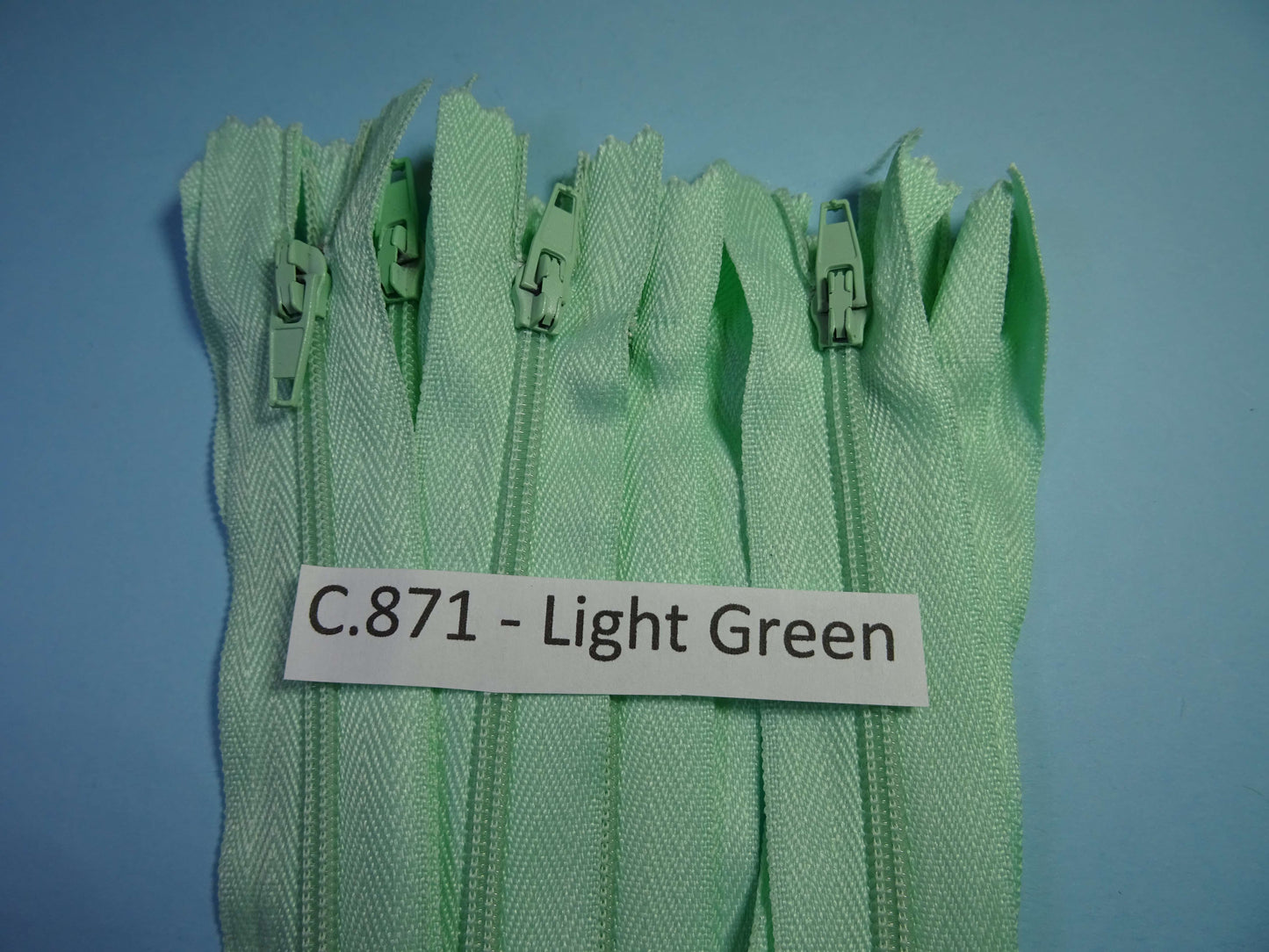 10 Closed End Zips Size 20cm / 8 inch Choice Of Colour