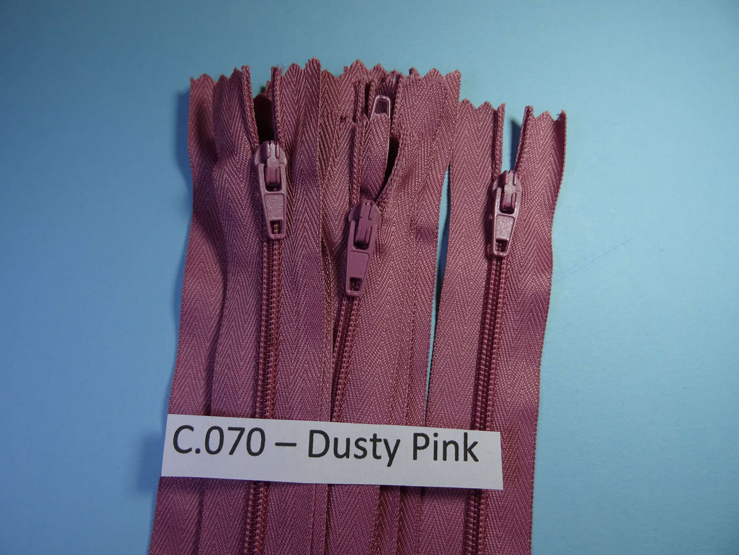 10 Closed End Zips Size 20cm / 8 inch Choice Of Colour