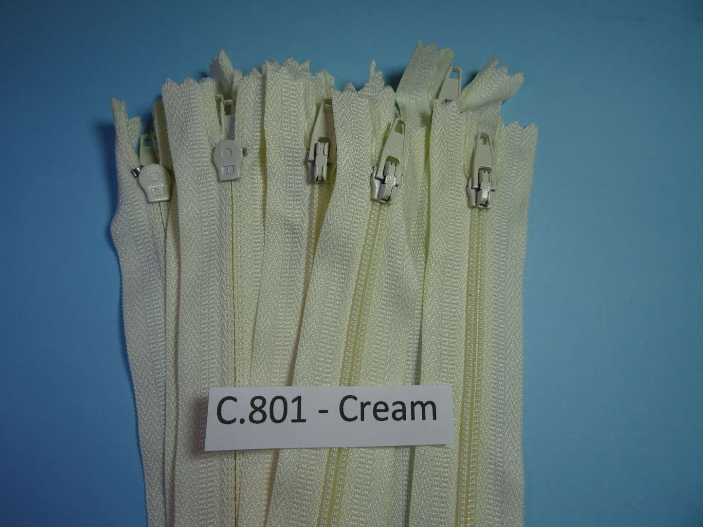 10 Closed End Zips Size 20cm / 8 inch Choice Of Colour