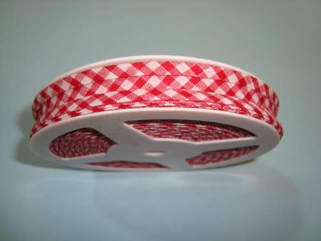 25 metres of Gingham bias binding 16mm wide