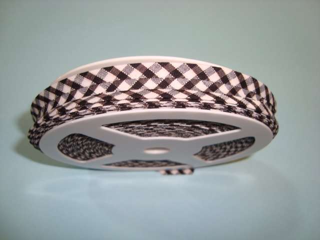 25 metres of Gingham bias binding 16mm wide