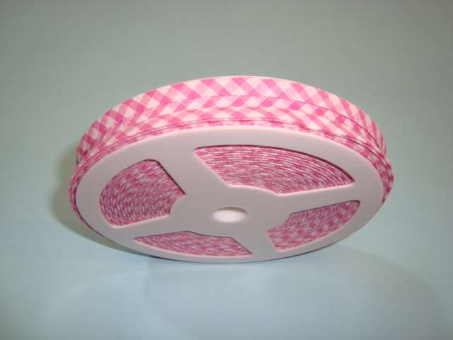 25 metres of Gingham bias binding 16mm wide