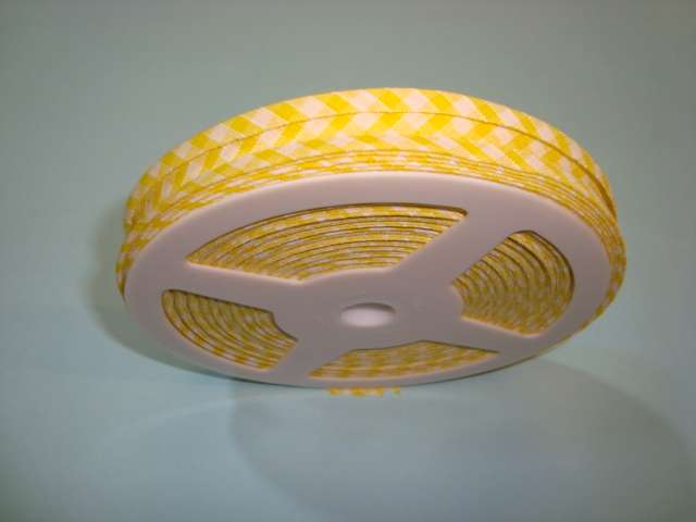 25 metres of Gingham bias binding 16mm wide