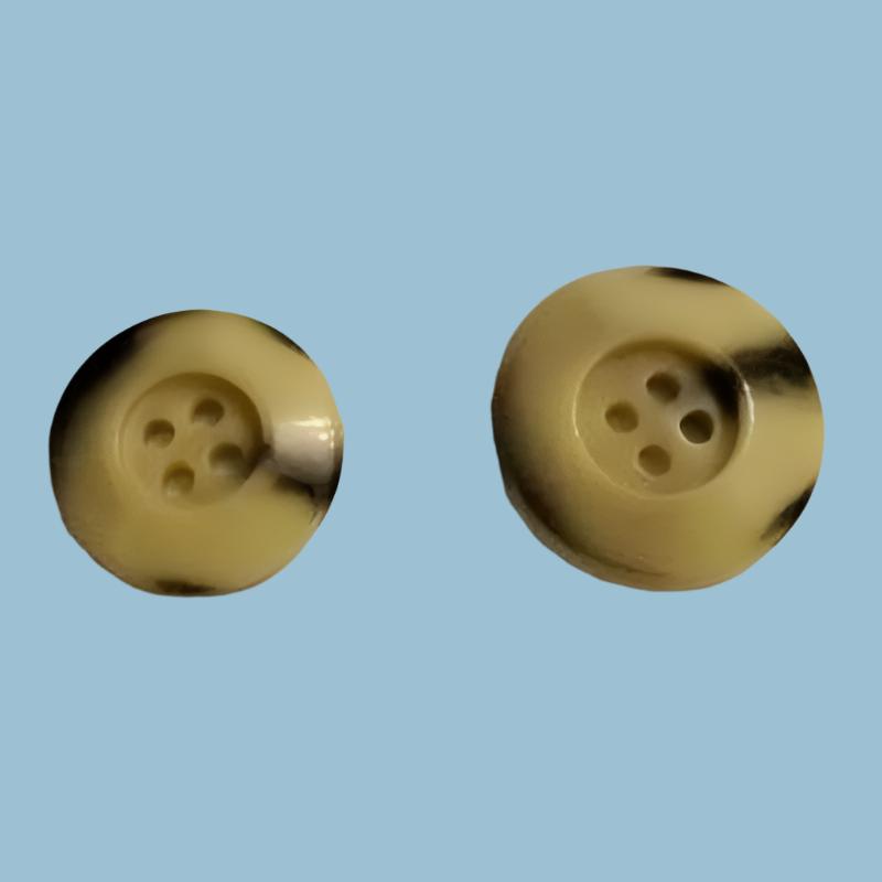 25 Aran type 4 hole buttons choice of size clearance