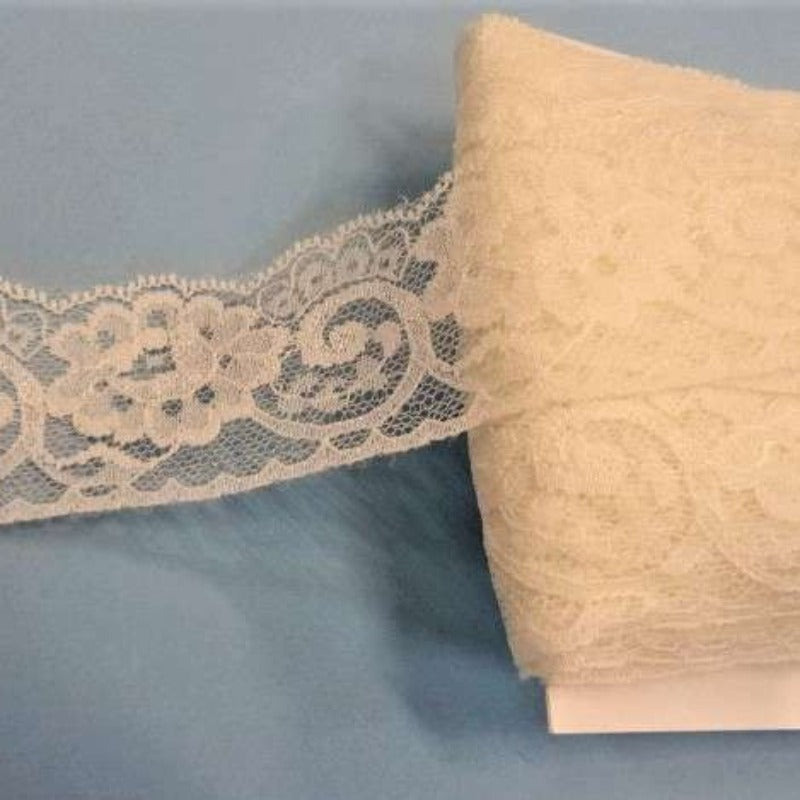 20 metres of ivory lace with flower design 44mm wide clearance