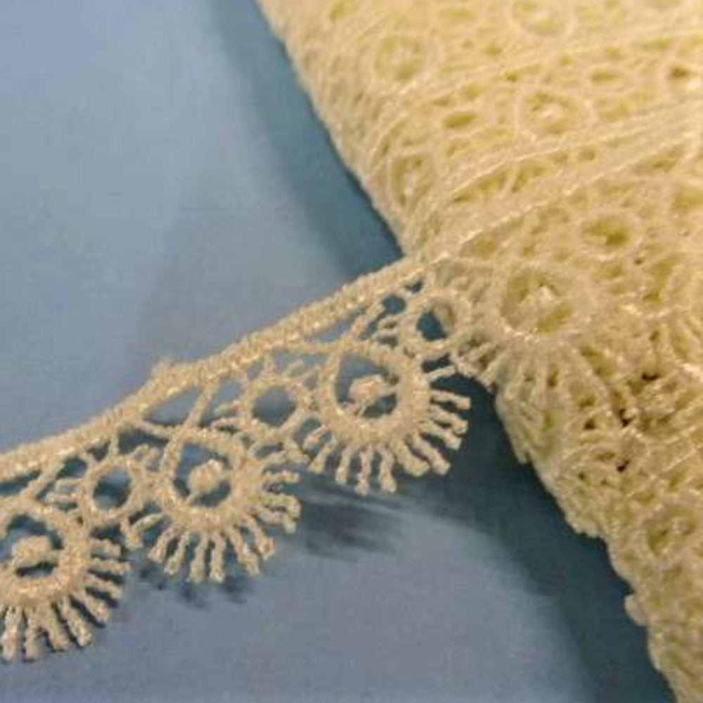 27.4 metres of CREAM Guipure lace LOOP DESIGN 15mm wide design