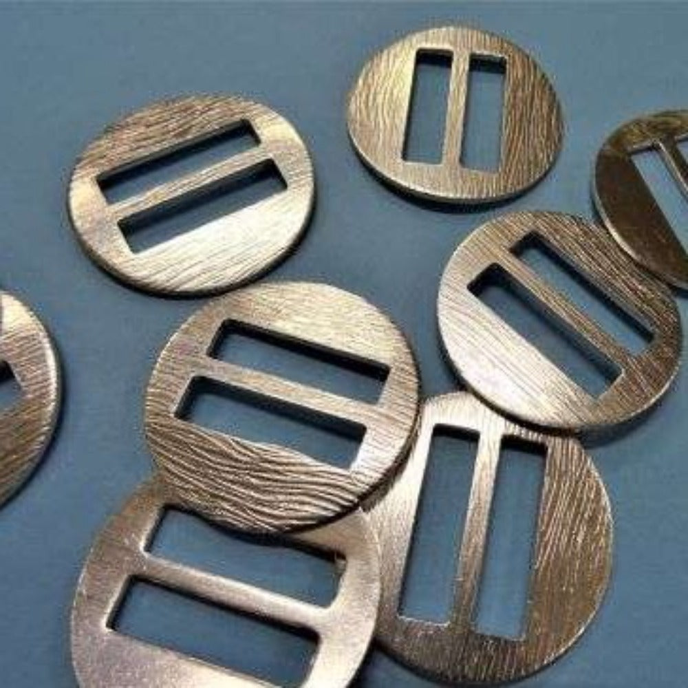 10 silver coloured round metal patterned buckles 39mm clearance