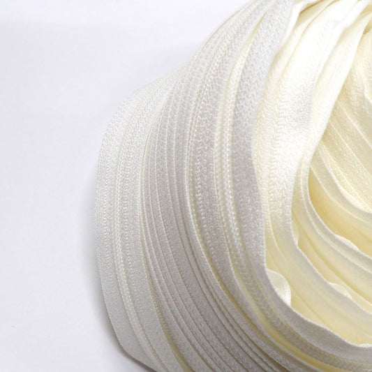 20 metres of IVORY Continuous zip  on size number 3mm teeth 27mm wide loose in a bag