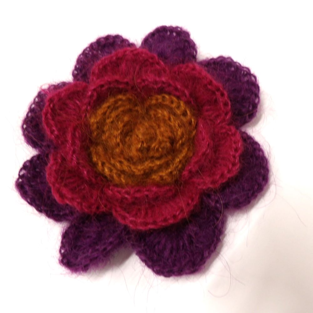 Knitted type flower design purple/maroon/rust brooch size 110mm clearance