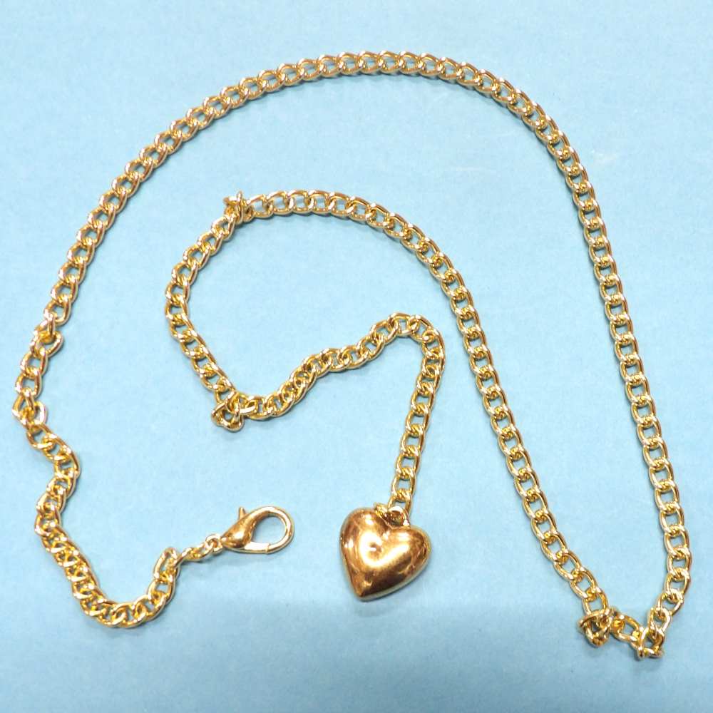 Gold colour 22mm heart pendant on gold metal 82cm chain with 20mm clasp fastener clearance