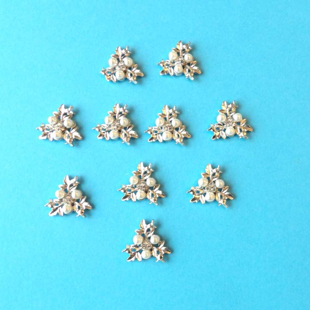 10 Small Triangle shape with sparkly diamantes and pearls flat back size 18mm clearance