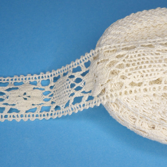 25 metre card of cotton type cream lace with straight edges floral pattern  42mm wide clearance