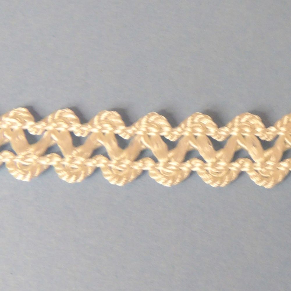10 metres of ivory corded type braid loose in a bag 18mm wide clearance
