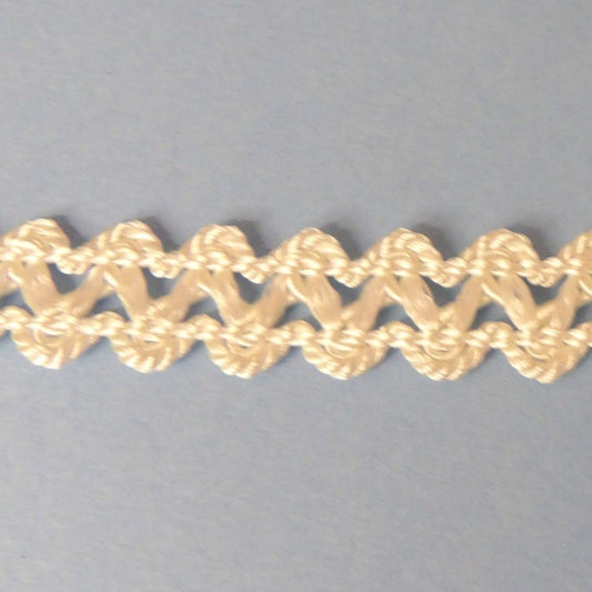 10 metres of ivory corded type braid loose in a bag 18mm wide clearance