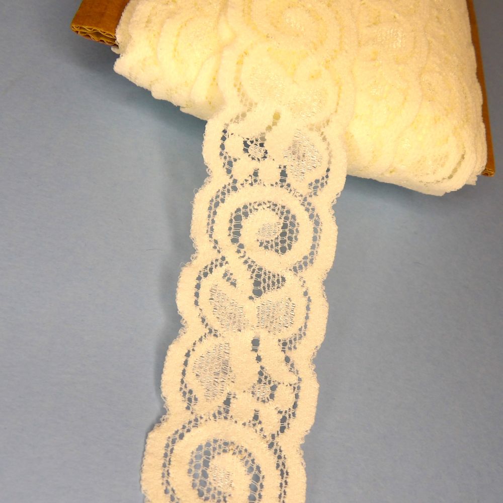 17.5 metres of cream stretch lace 30mm wide clearance