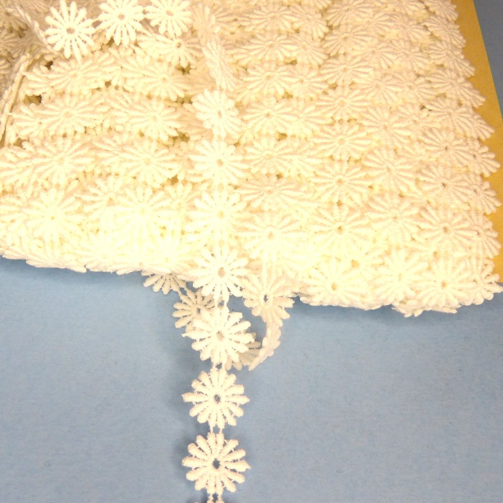 45 Metres Of White Small Daisy Guipure Lace 15mm Wide  Clearance