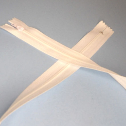 10 Long Closed End Zips White size 61cm / 24 inch