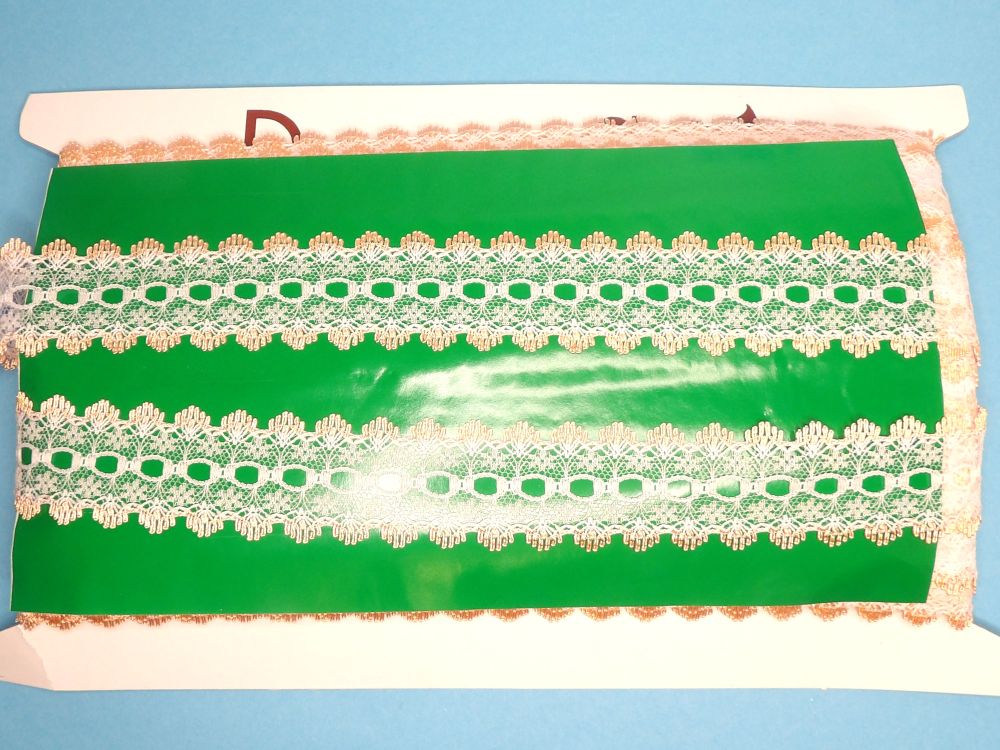 46 Metres Of White / Peach Knitting In Lace 32mm Wide Clearance