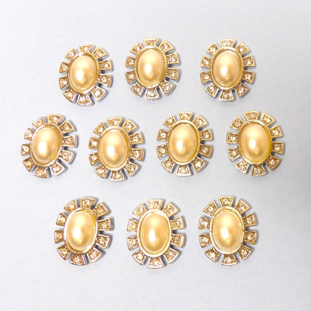 10 Oval Pearl And Sparkly Diamantes Silver Colour Metal Flat Back Trims Size 24mm x 20mm clearance