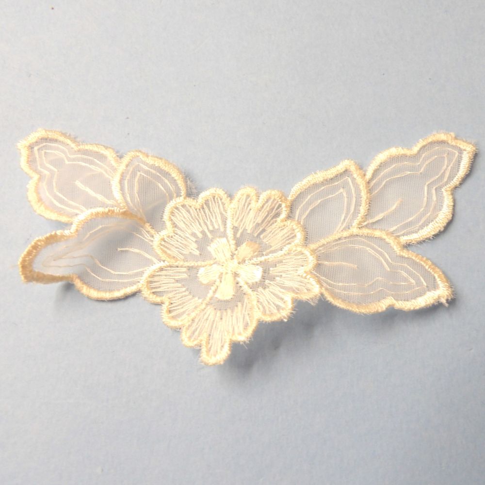 20 Light Cream Lace Flower With Leaves Sew On Motifs Size 11cm x 4cm Clearance