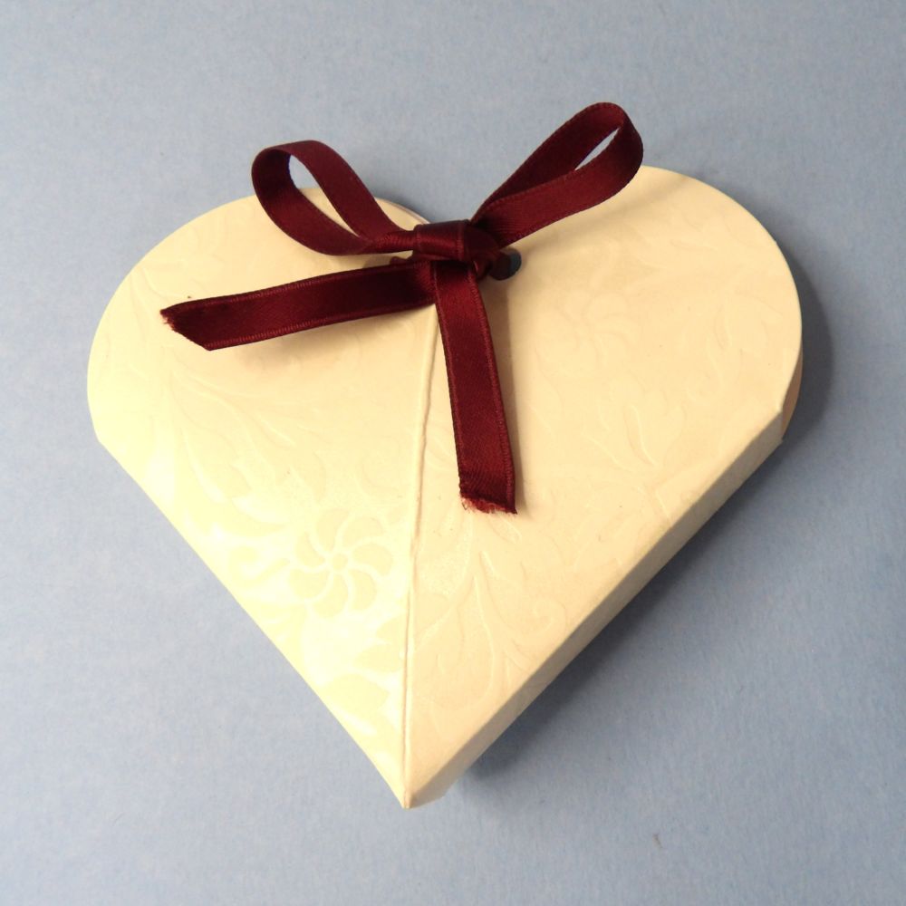10 Small Heart Shape Favour / Gift Pouches Flat Packed Size 8cm x 8cm x 1.5mm Choice Of Colour Clearance