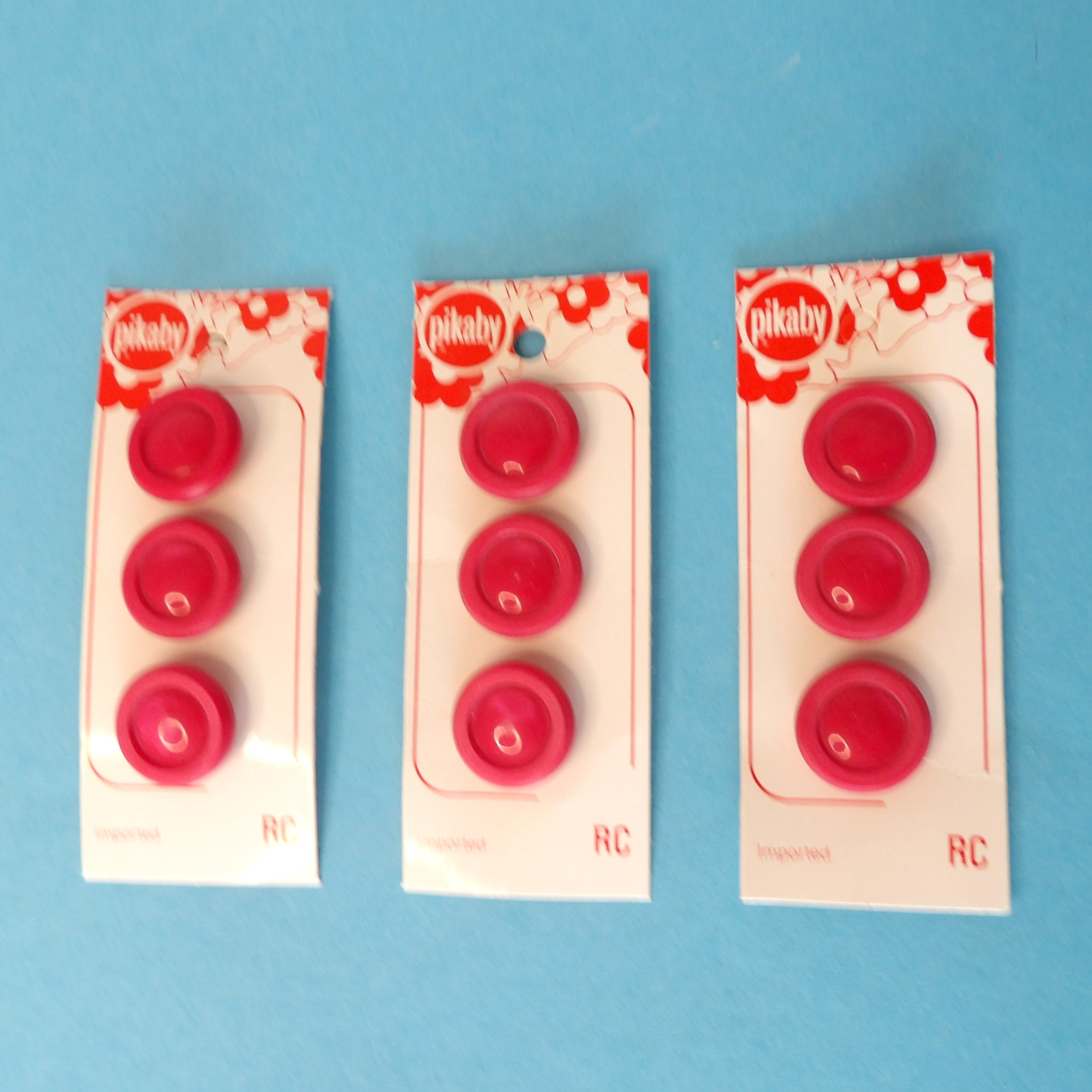 10 Cards of 3 Deep Cerise Colour Shank Buttons Size 17mm clearance Pik ...