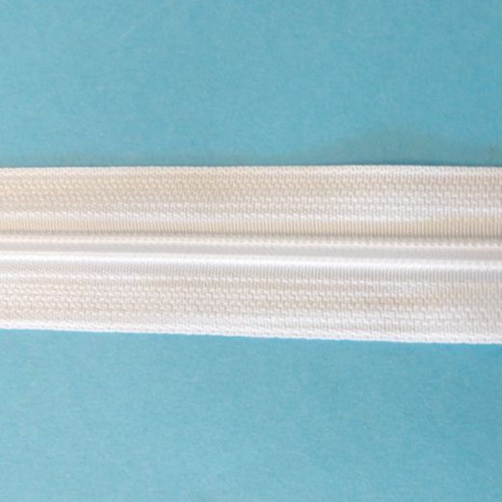 10 metres of White Continuous zip  on size number 5mm teeth wide [ NO PULLS ] loose in a bag
