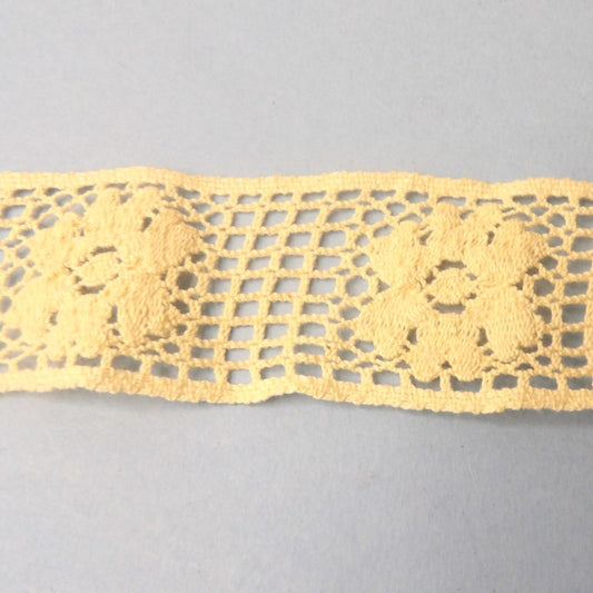 10 Metres Of Cream Cotton Type Lace With Flower Design And Straight Edges 45mm Loose In A Bag Clearance