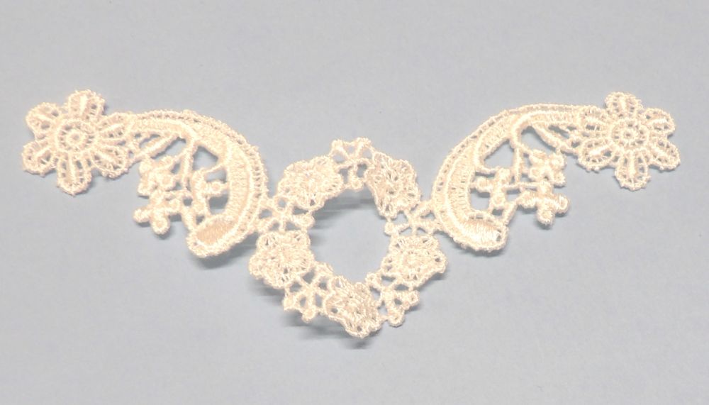 5 white iron on guipure motifs floral design size 13cm x 6cm clearance