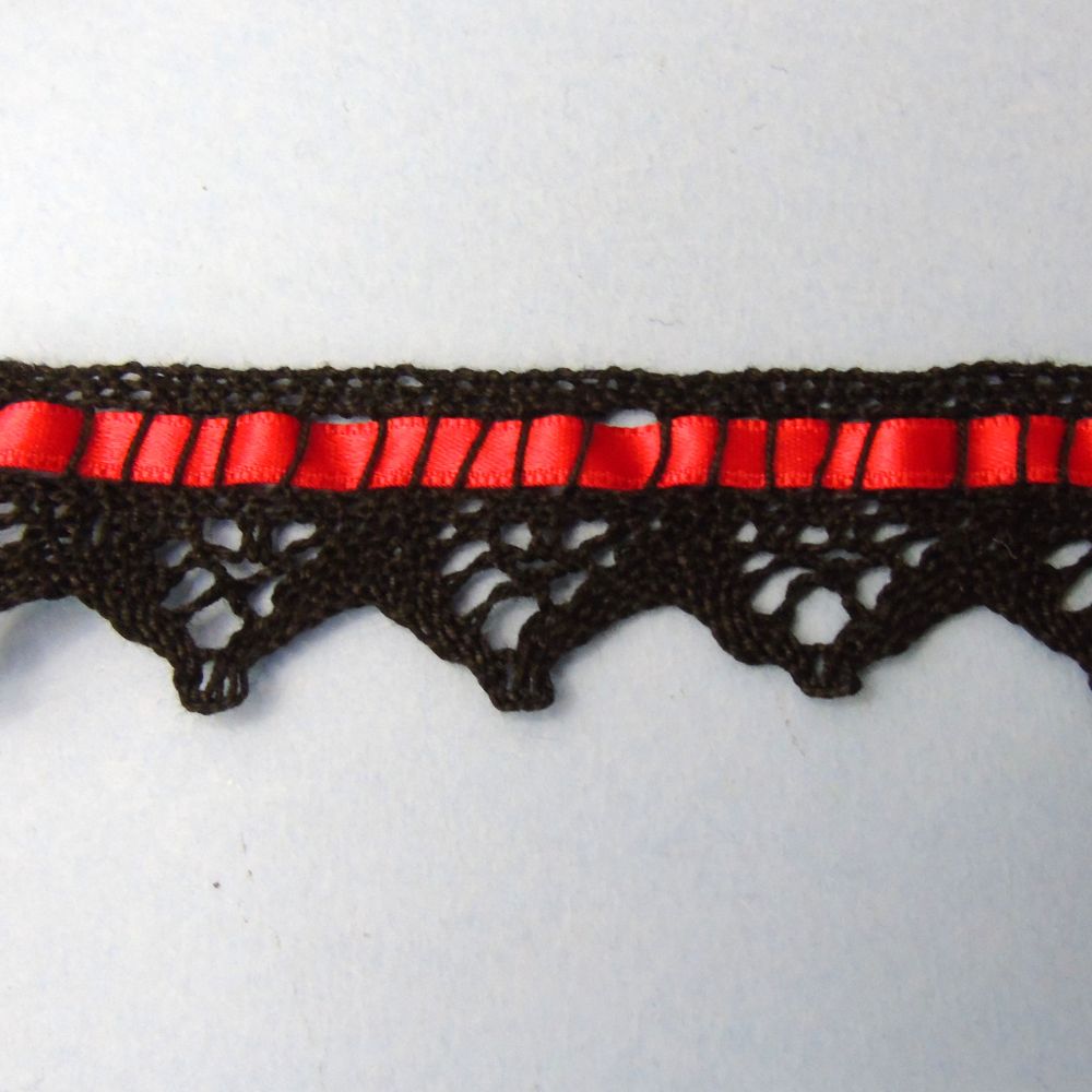 Only One Lot Of 6 + 4 + 1.5 + 1 Metres Of Black Spiked Cotton Type Lace With Red Ribbon Slotted In 30mm Wide Loose In A Bag Clearance