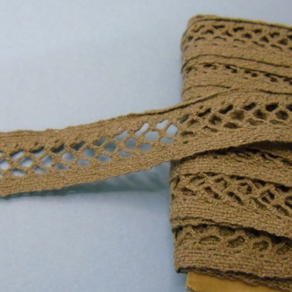 10 metres of light brown cotton type lace with straight edges 25mm wide clearance