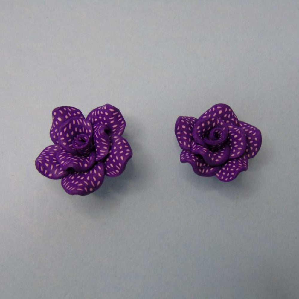 Only One Lot Of 76 Resin Type Purple With White Spots Roses Flatbacks Size 30mm