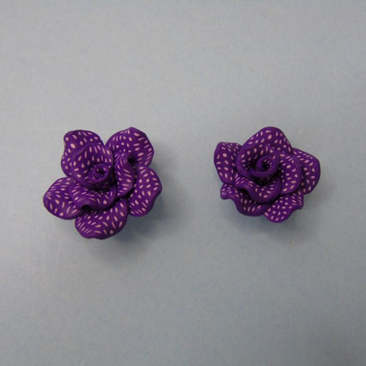 Only One Lot Of 76 Resin Type Purple With White Spots Roses Flatbacks Size 30mm