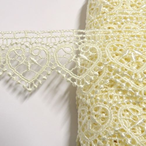 27.4 metres of CREAM Guipure lace HEART DESIGN 35mm wide
