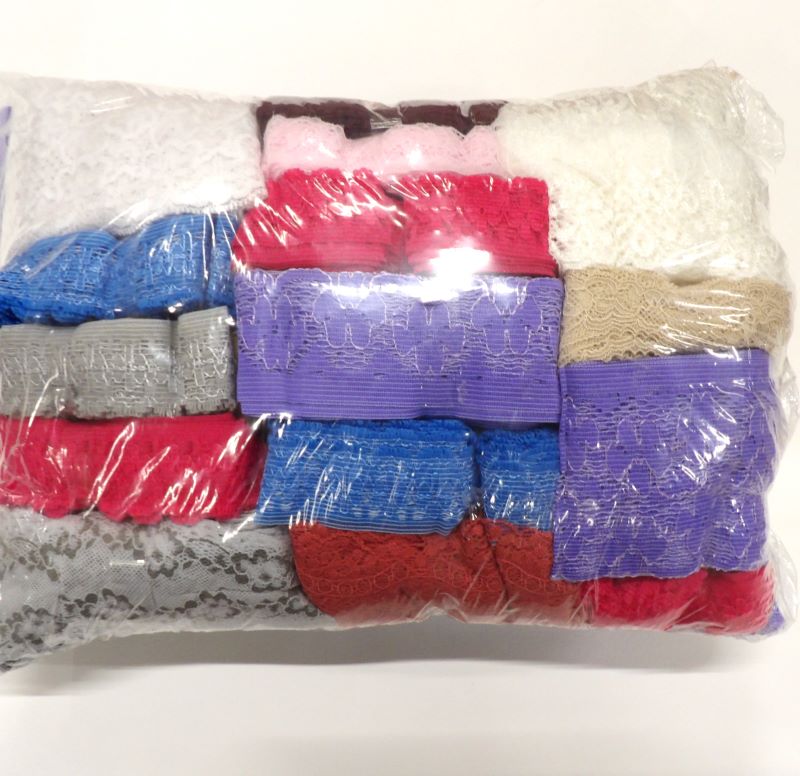 100 bundles of 3 metres of assorted colours and widths lace