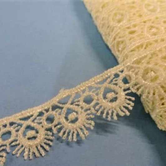 27.4 metres of WHITE Guipure lace LOOP DESIGN 15mm wide design